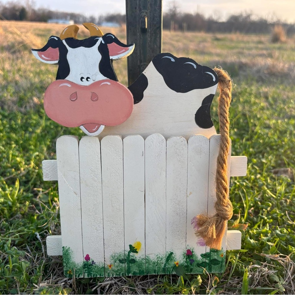 Charming Cow Wall Decor with Fence Design